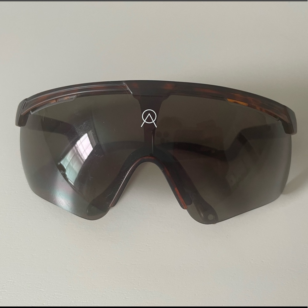 Alba optics Delta Sunglasses - sequoia color